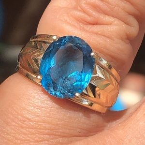 10K Yellow Gold Vintage Blue Topaz Ring
